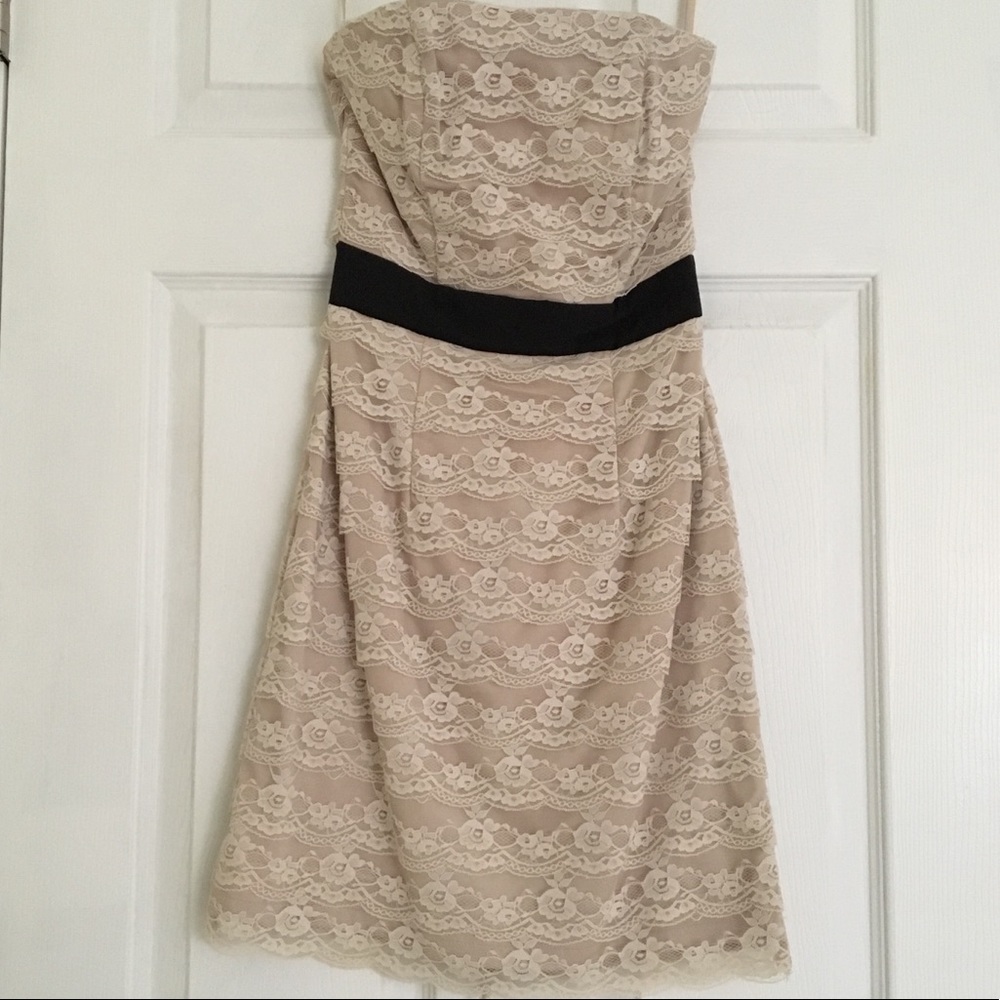 NWOT H&M BEIGE AND WHITE LACE STRAPLESS DRESS SIZE 4 SMALL
